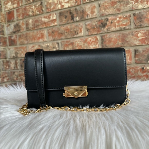 Micheal Kors purse - Picture 1 of 7